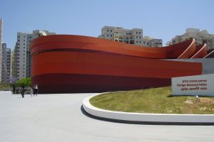 ללכת לים עם חברים